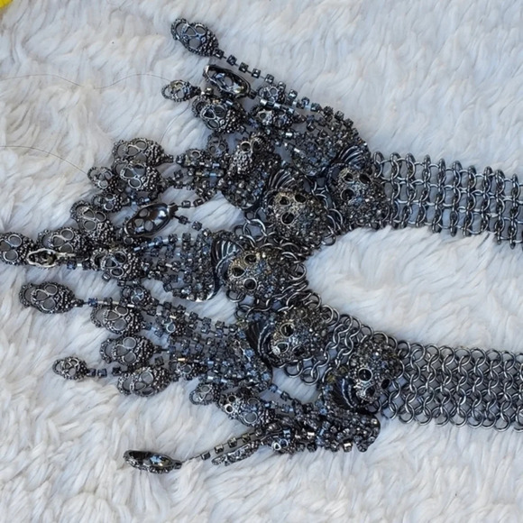 Hematite skulls bib Statement necklace NWT - Picture 7 of 9